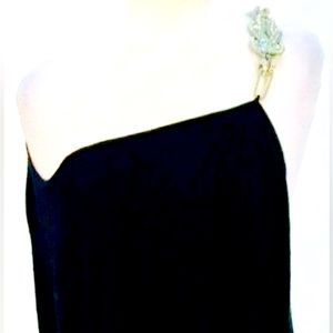 🎁NWT Cache Black Shawl Top with Metal Shoulder Detail🎁